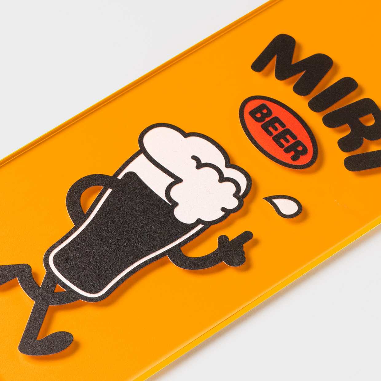맥주 매장 벽 메뉴판 부착 예시